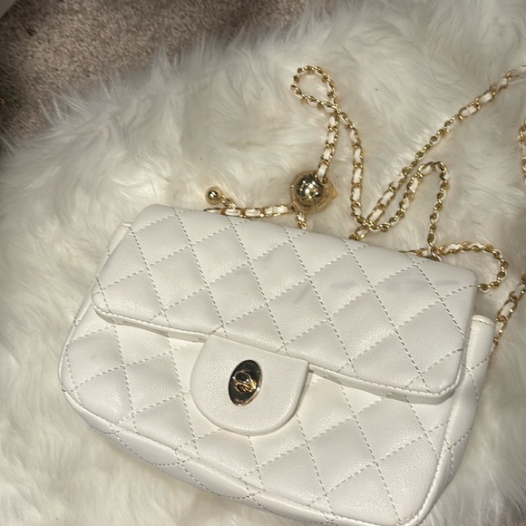 White and gold shoulder bag - Picture 1 of 2